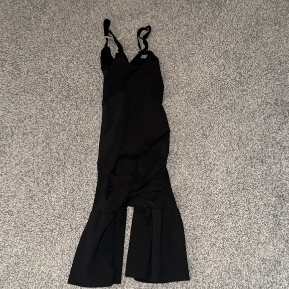 SKIMS Mid thigh bodysuit shapewear - Picture 3 of 3